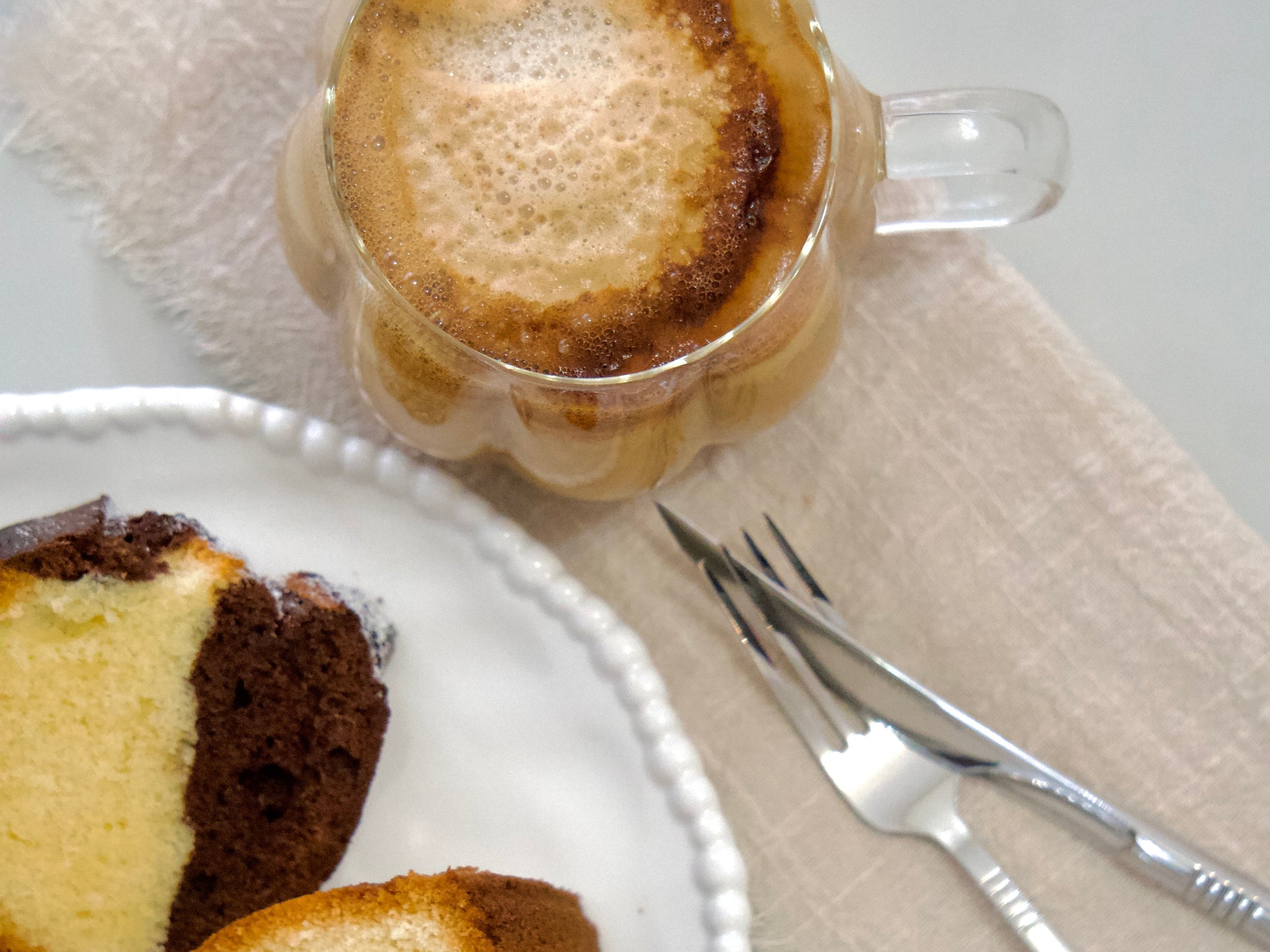 L’histoire du café : un voyage millénaire aux quatre coins du monde