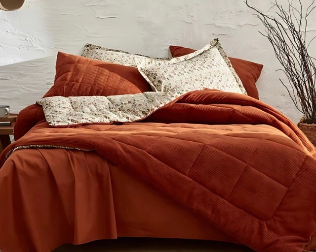 Plaids, coussins et textiles : les essentiels cocooning pour octobre