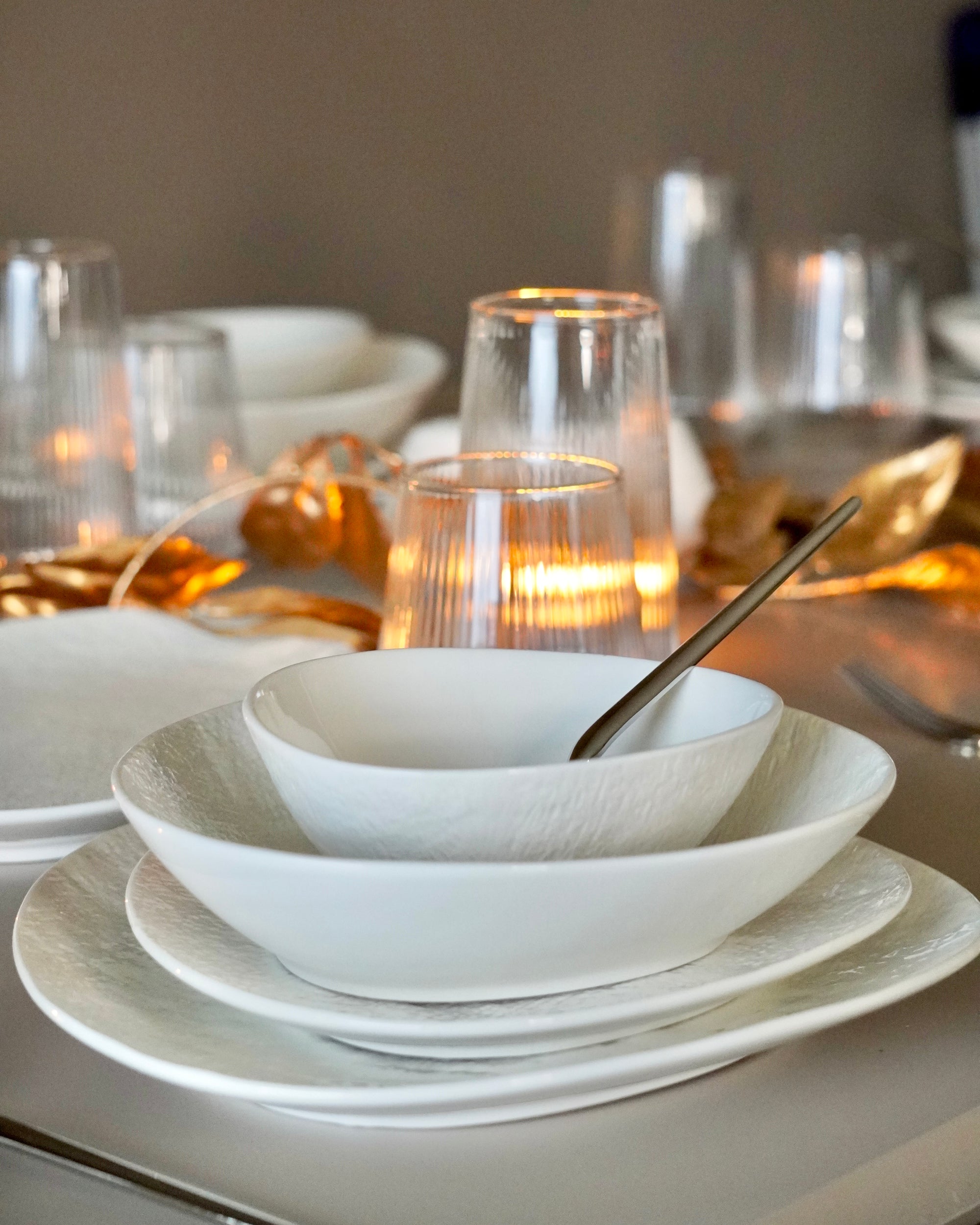 SERVICE DE TABLE AYDA 6 PERSONNES 27 PIECES