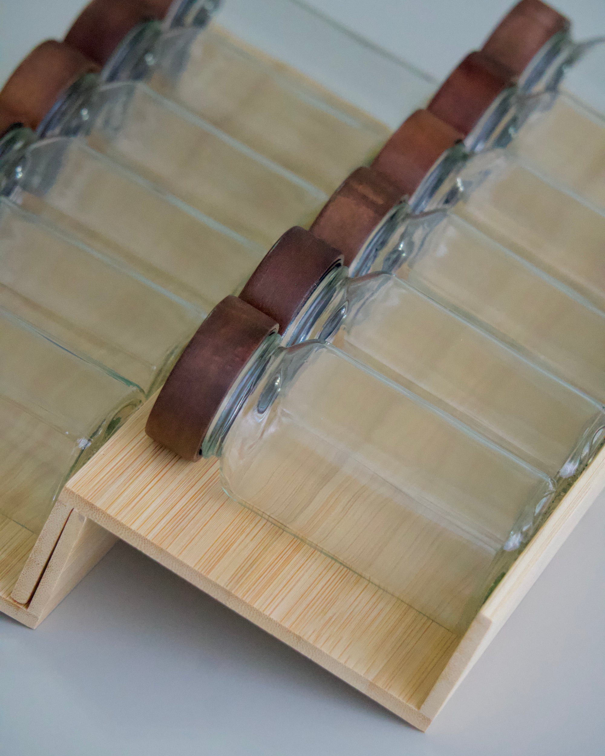 LOT DE 12 POTS A EPICES ACACIA AVEC SUPPORT POUR TIROIR