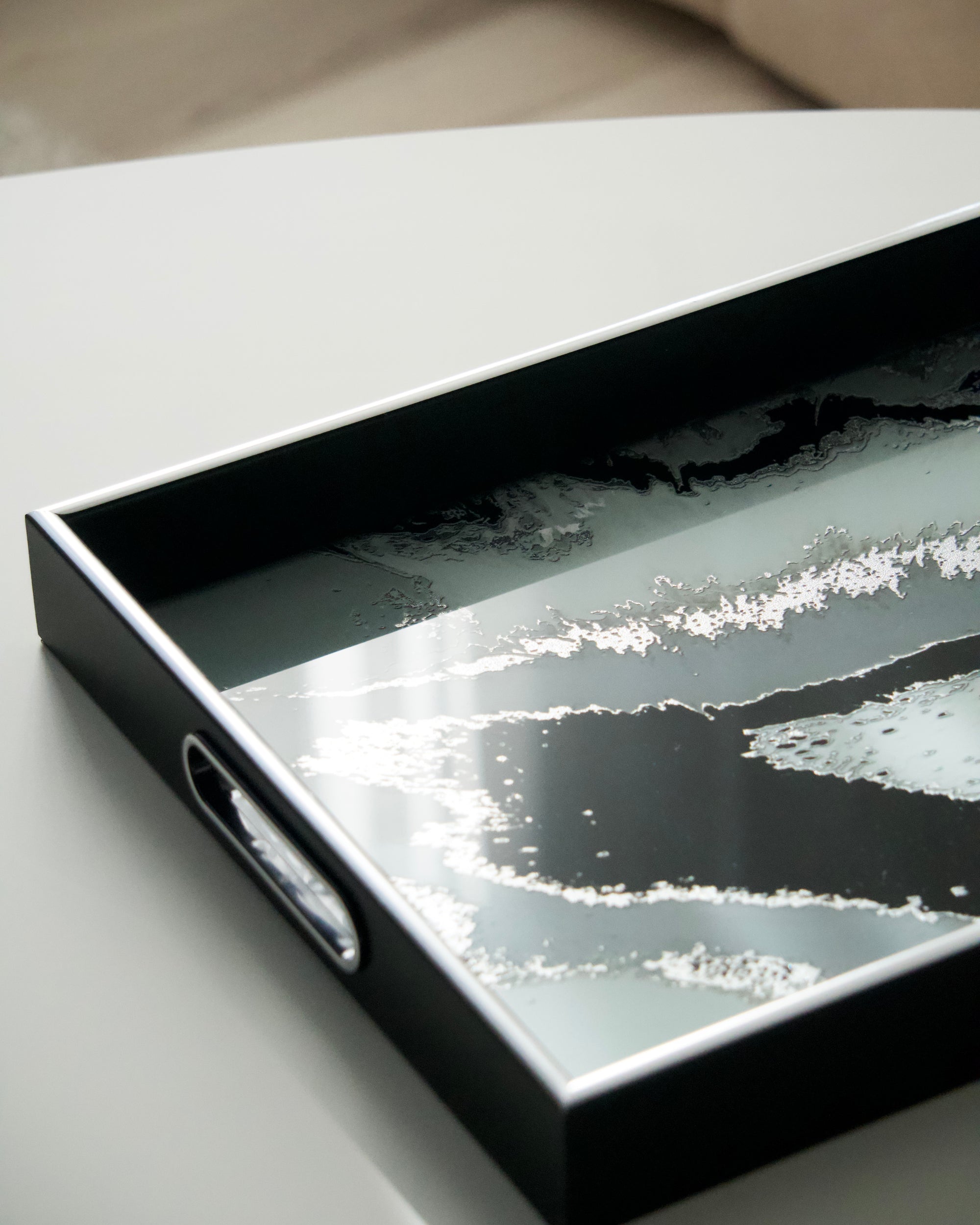 PLATEAU DE SERVICE EFFET MARBRE NOIR