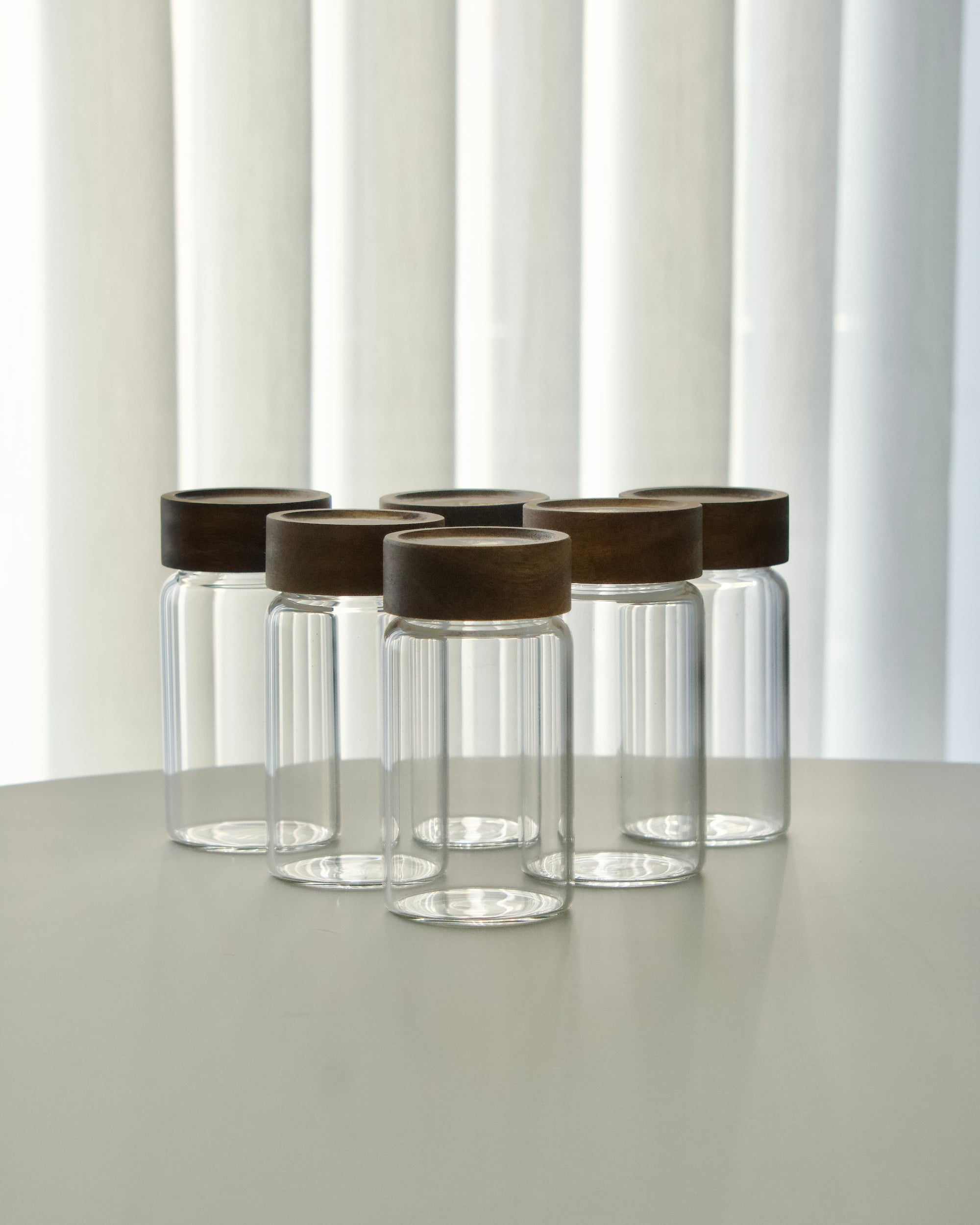 LOT DE 6 POT A EPICES EN VERRE ET BOIS D ACACIA 6.5X12CM