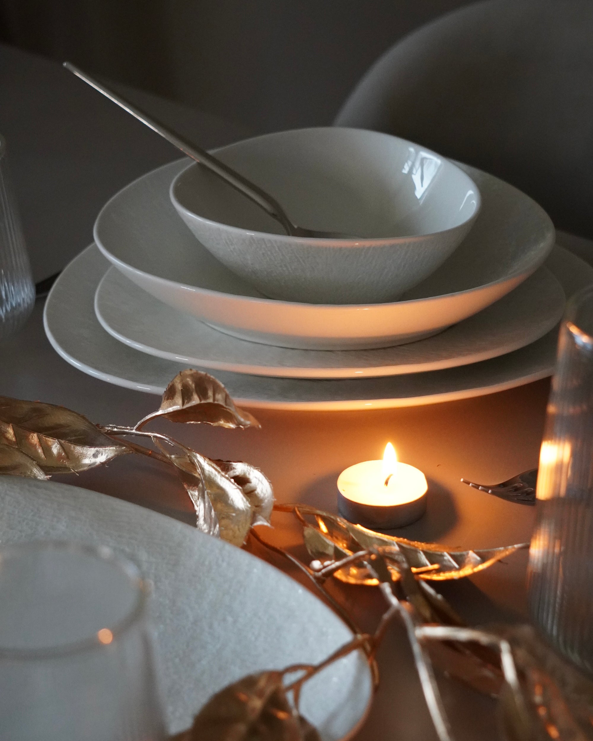 SERVICE DE TABLE AYDA 6 PERSONNES 27 PIECES
