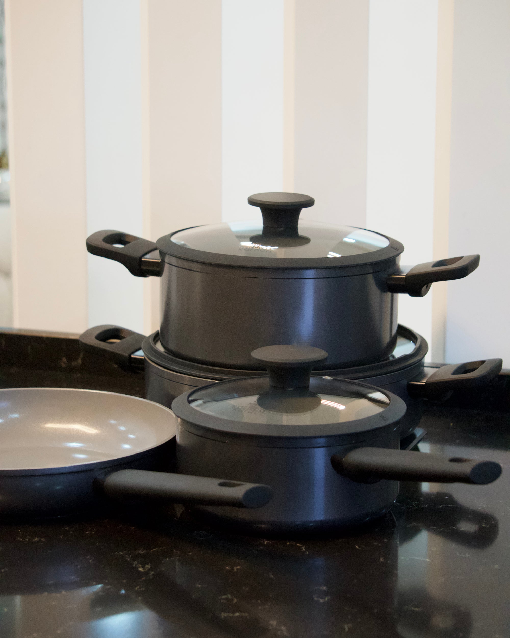 KARACA BATTERIE DE CUISINE ICONIC GRIS 7 PIECES