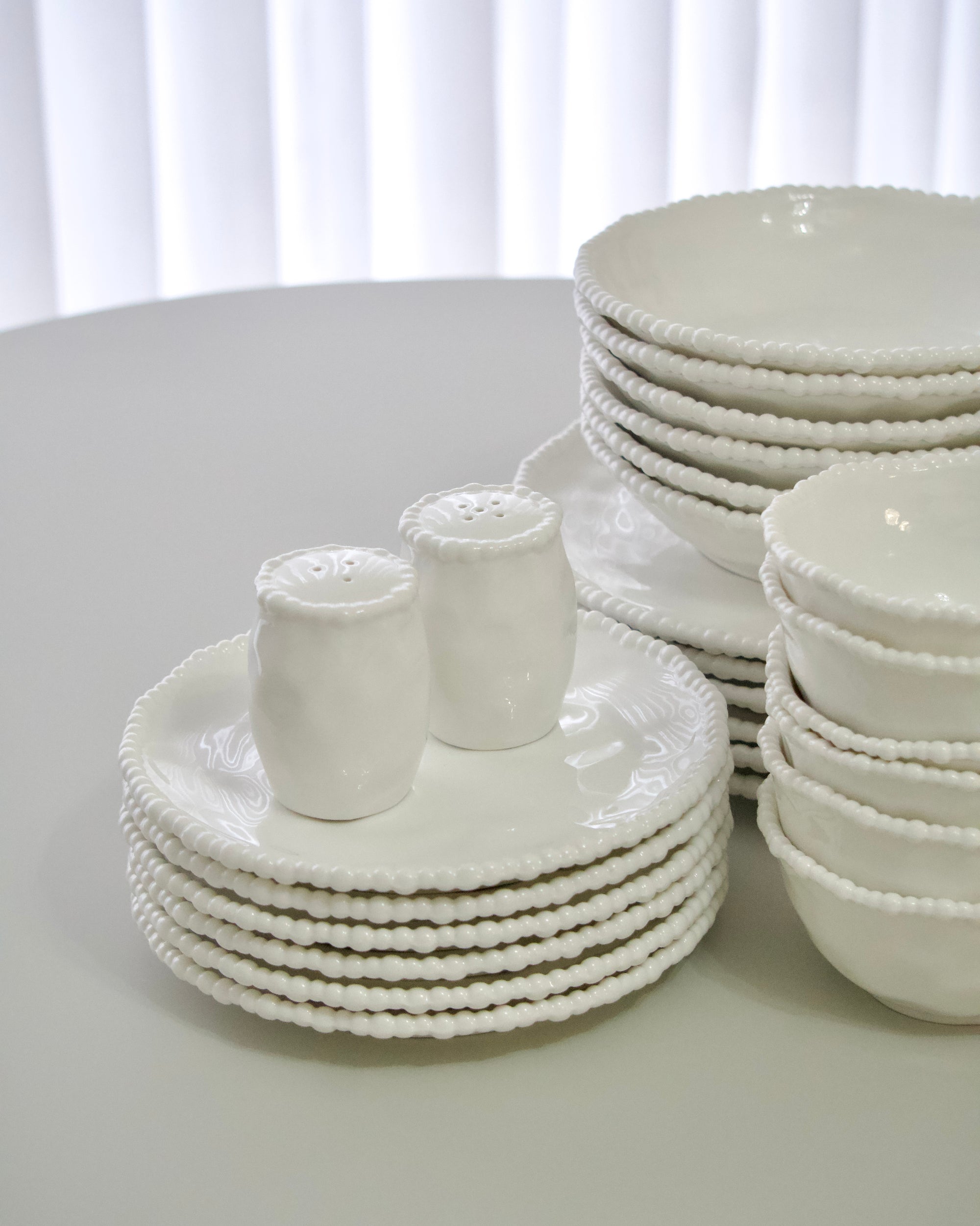 SERVICE DE TABLE PERLE BLANC 26PIECES 6PERSONNES