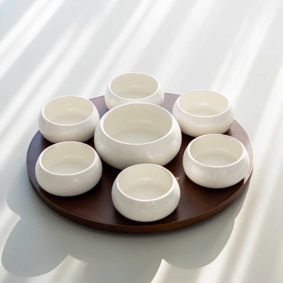 Esmeyer Caterado SUSAN rotating serving tray with 6 white porcelain bowls and a bamboo tray Esmeyer Caterado SUSAN rotating serving tray with 6 white porcelain bowls and a bamboo tray