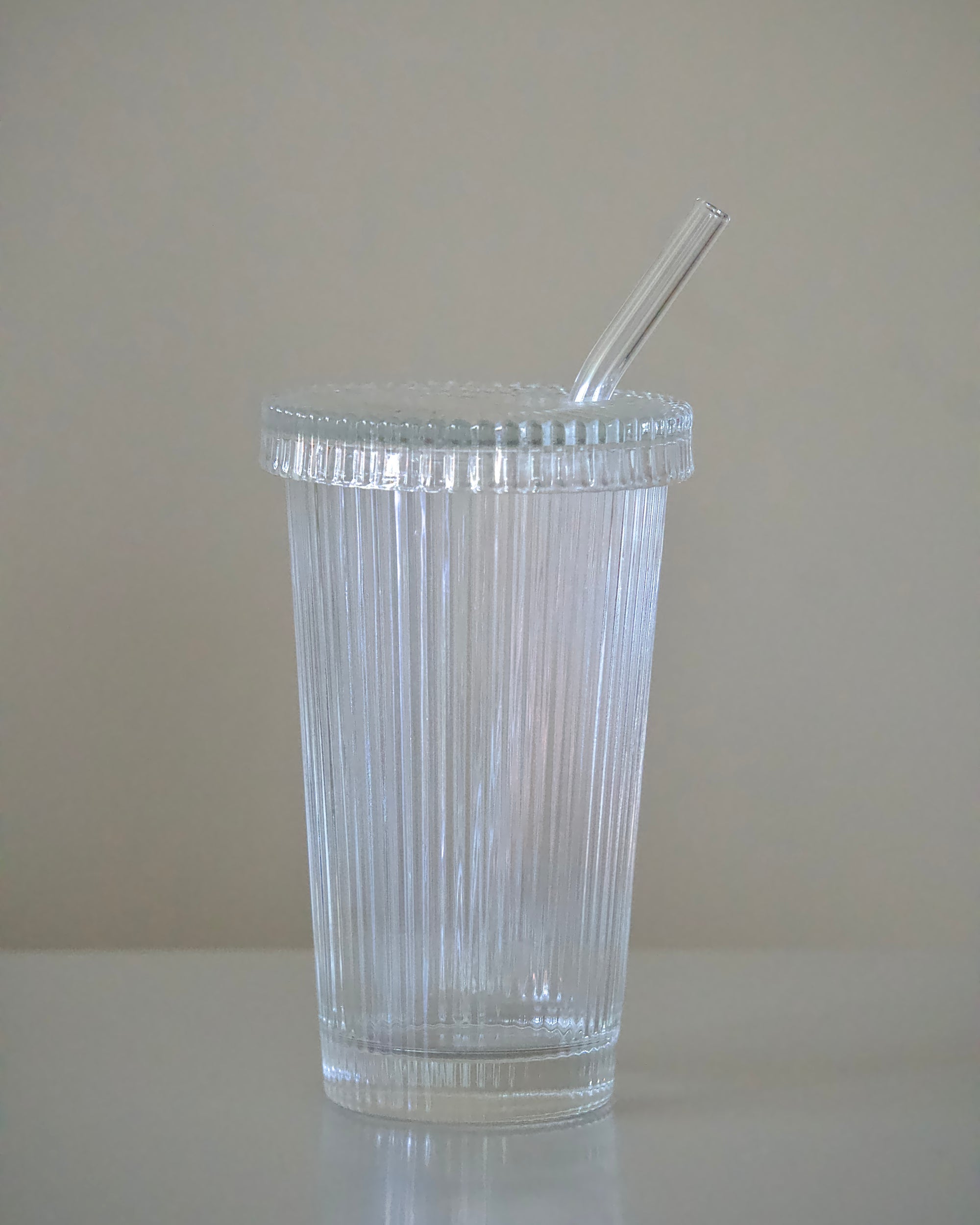 BAVARY GOBELET EN VERRE AVEC COUVERCLE ET PAILLE - ALINDA HOME