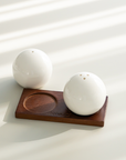 DUO SALIERE & POIVRIERE SPHERIQUE ACACIA & PORCELAINE