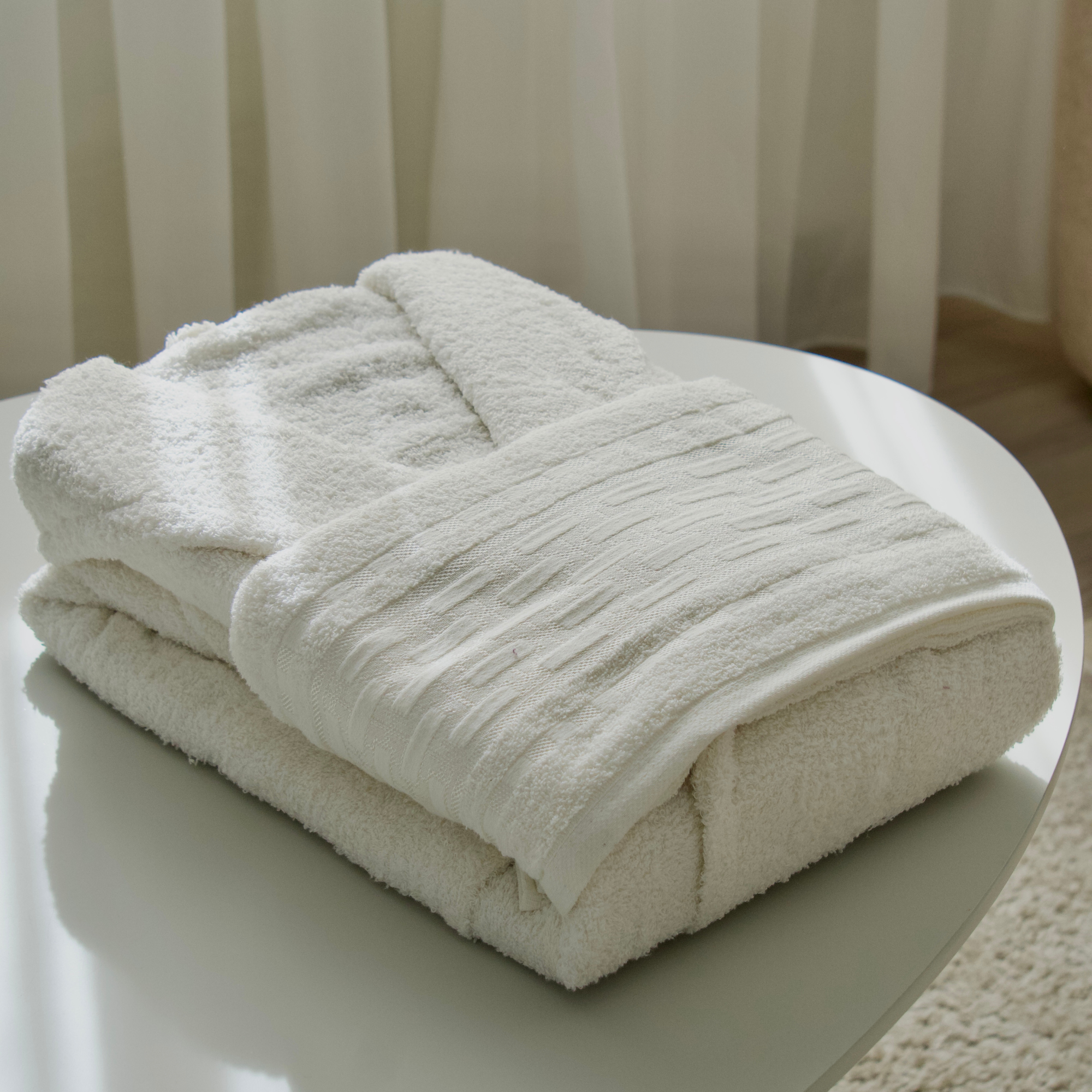 VERA VIOLET WHITE BATHROBE SET