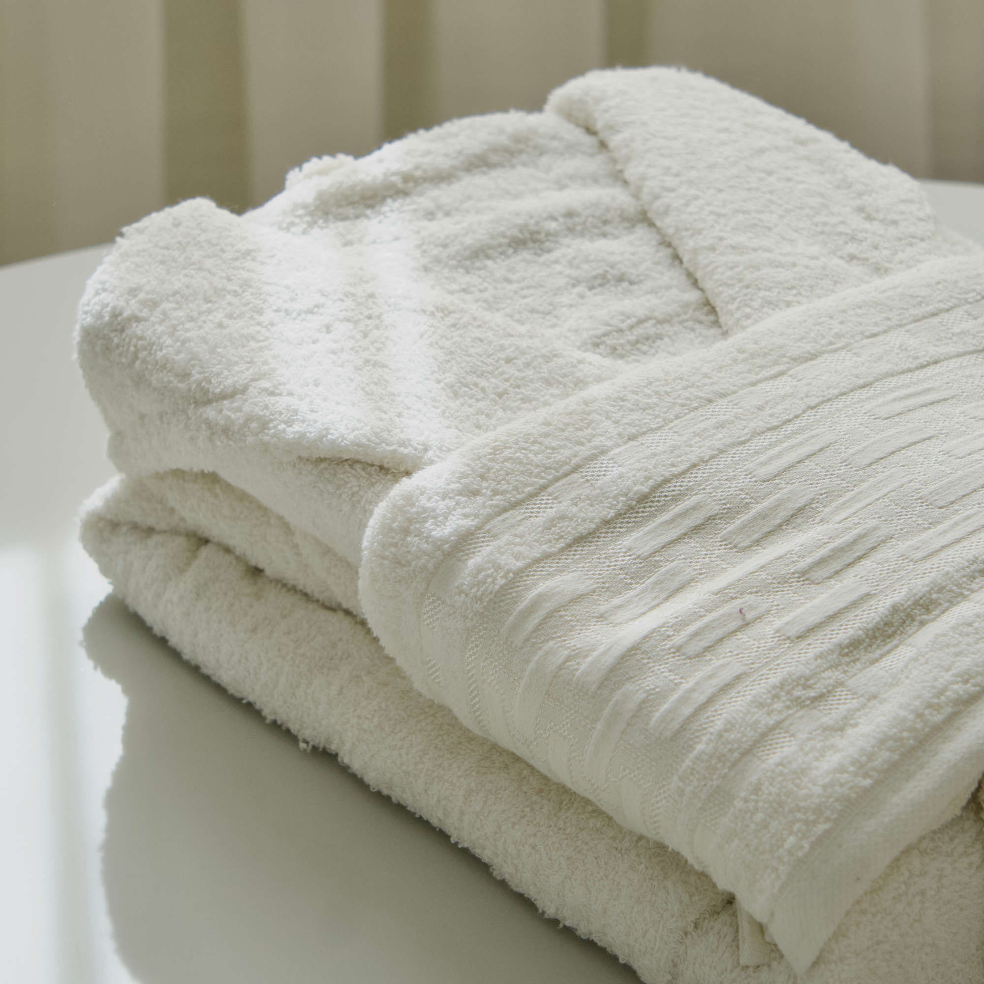 VERA VIOLET WHITE BATHROBE SET