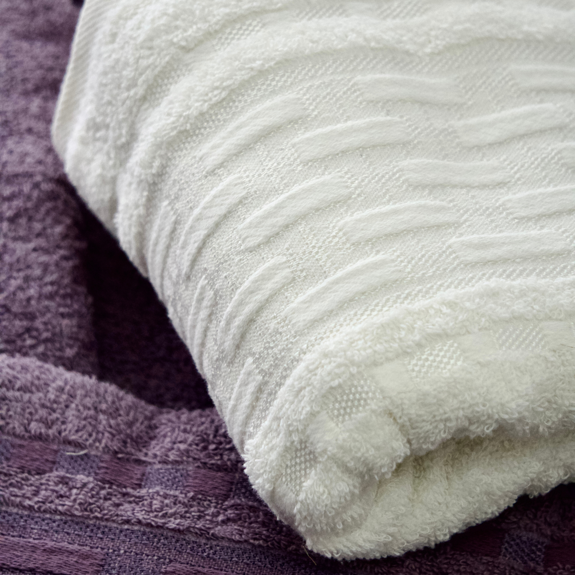 VERA VIOLET WHITE BATHROBE SET