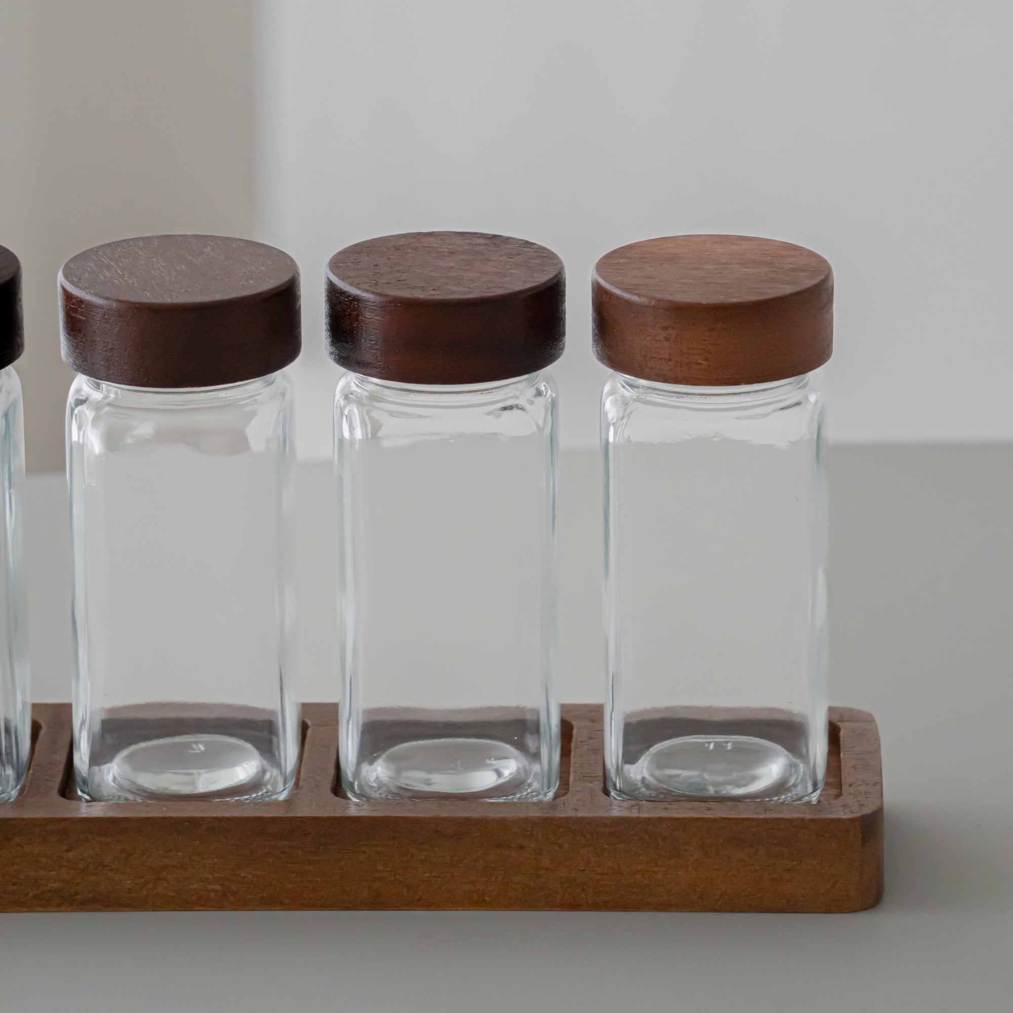 LOT DE 6 POTS A EPICES AVEC SUPPORT ACACIA JAR | 7 PIECES