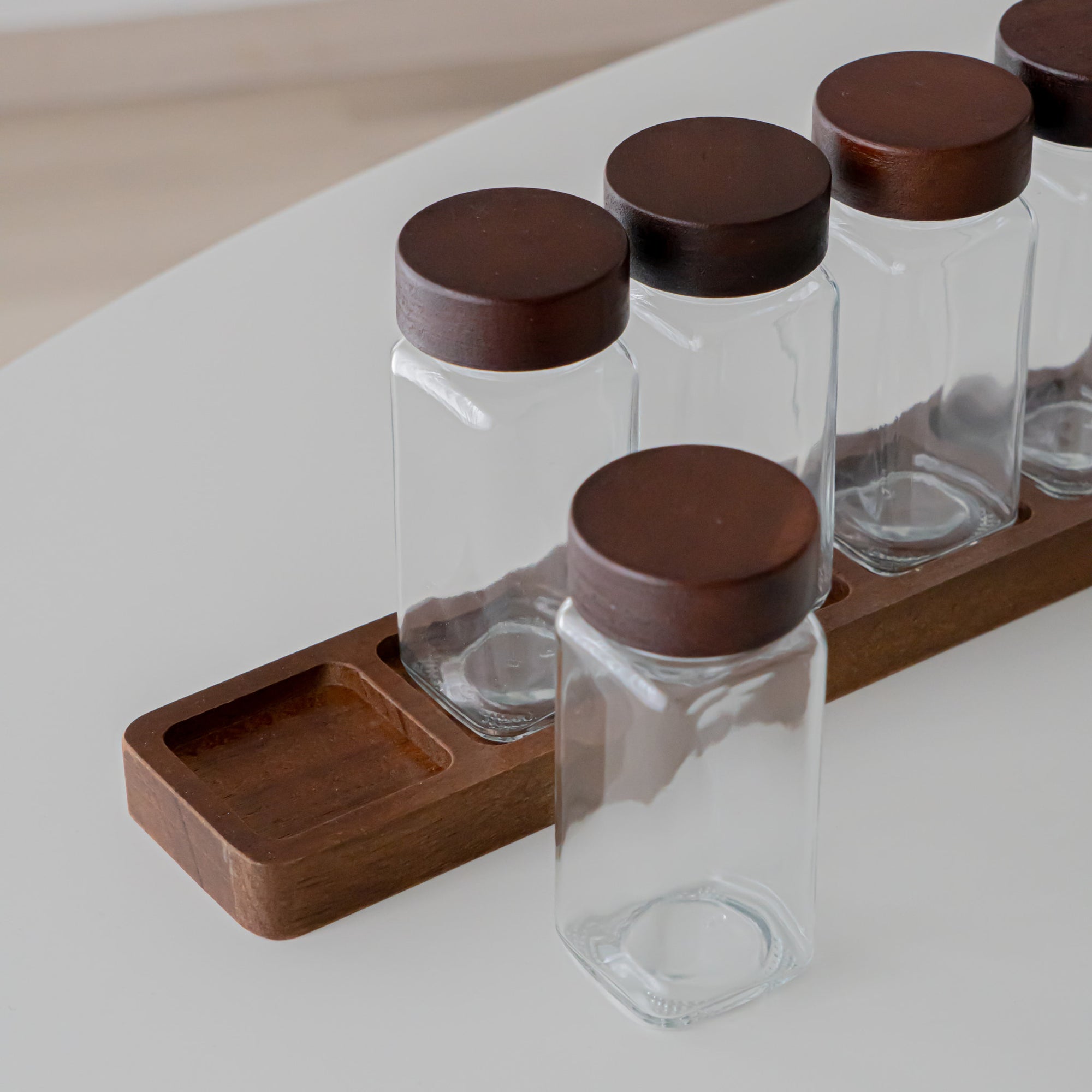 LOT DE 6 POTS A EPICES AVEC SUPPORT ACACIA JAR | 7 PIECES