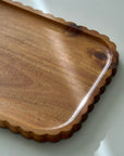 PLATEAU A BORD ONDULÉ EN BOIS D ACACIA 34X20CM