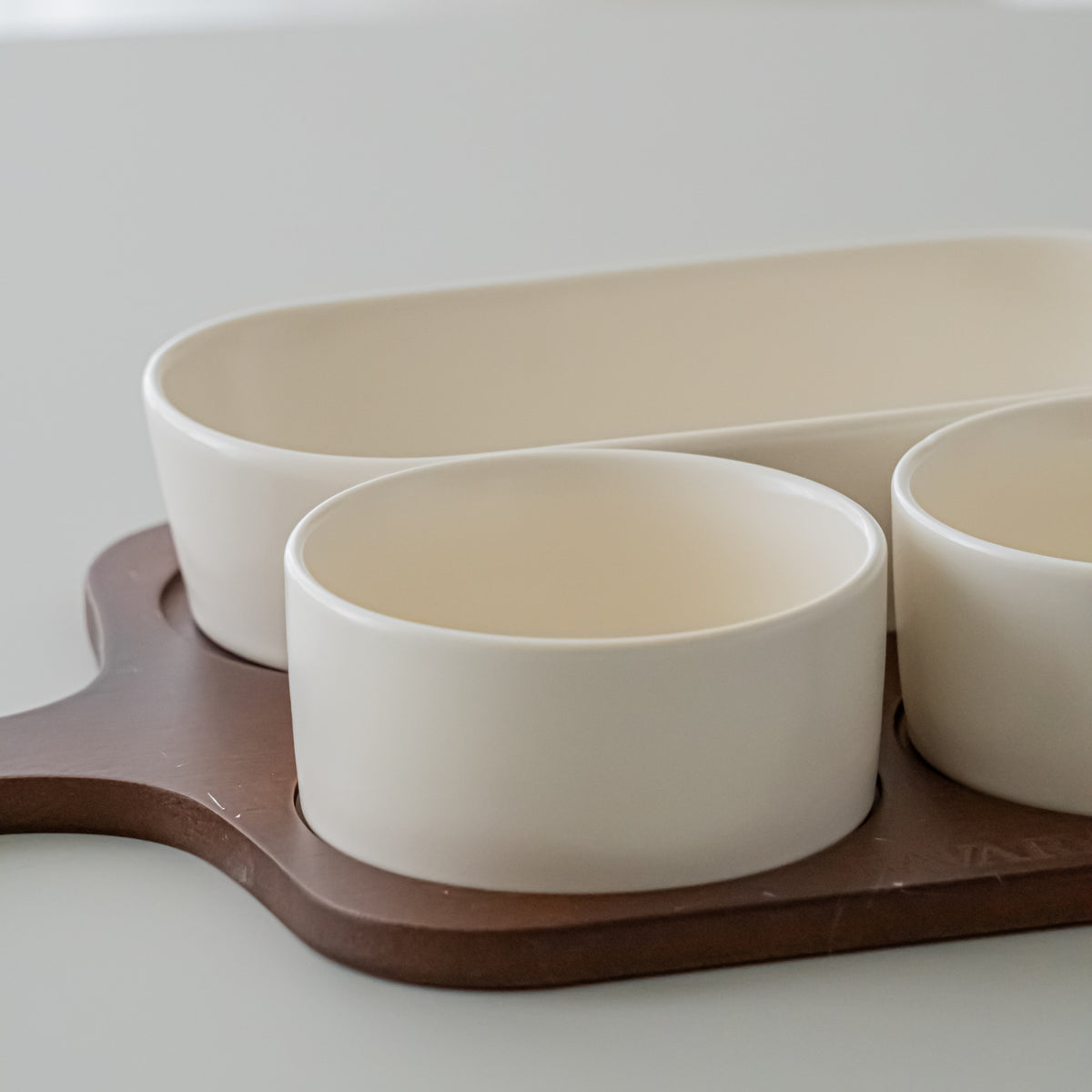 PLATEAU APERITIFS SORA | ACACIA &amp; PORCELAINE | 4 PIECES