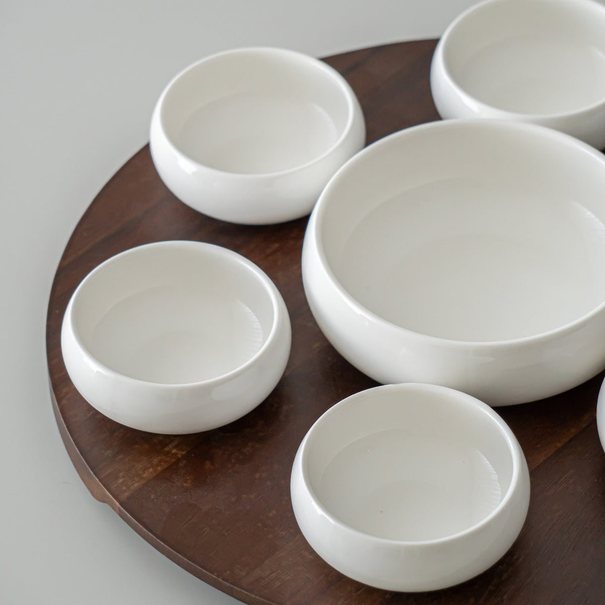 PLATEAU APERITIF TOURNANT PORCELAINE &amp; ACACIA BELICIA | 7 BOLS | 1 PLATEAU