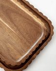 PLATEAU A BORD ONDULÉ EN BOIS D'ACACIA | 39X25CM