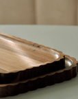 PLATEAU A BORD ONDULÉ EN BOIS D'ACACIA | 39X25CM